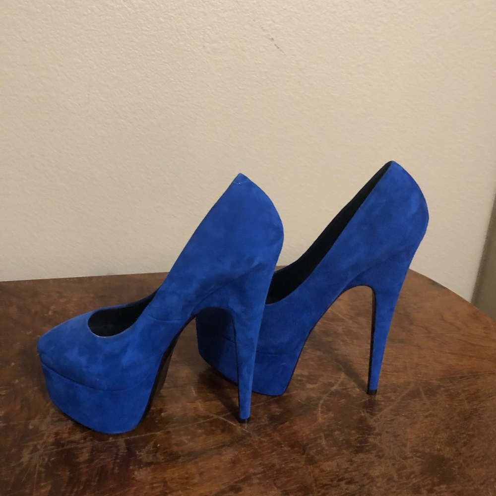 Giuseppe Zanotti Blue Suede size 37 like new